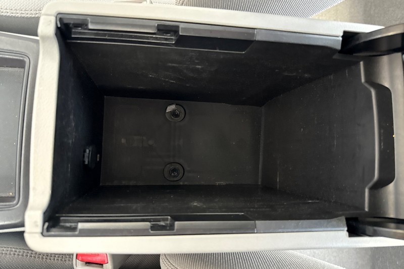 Toyota Camry Vehicle Full-screen Gallery Image 30