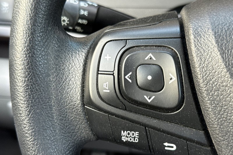 Toyota Camry Vehicle Full-screen Gallery Image 33