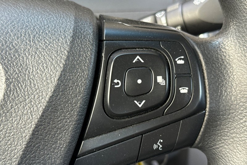 Toyota Camry Vehicle Full-screen Gallery Image 35