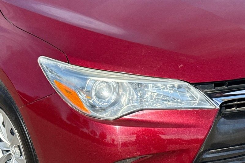 Toyota Camry Vehicle Full-screen Gallery Image 42