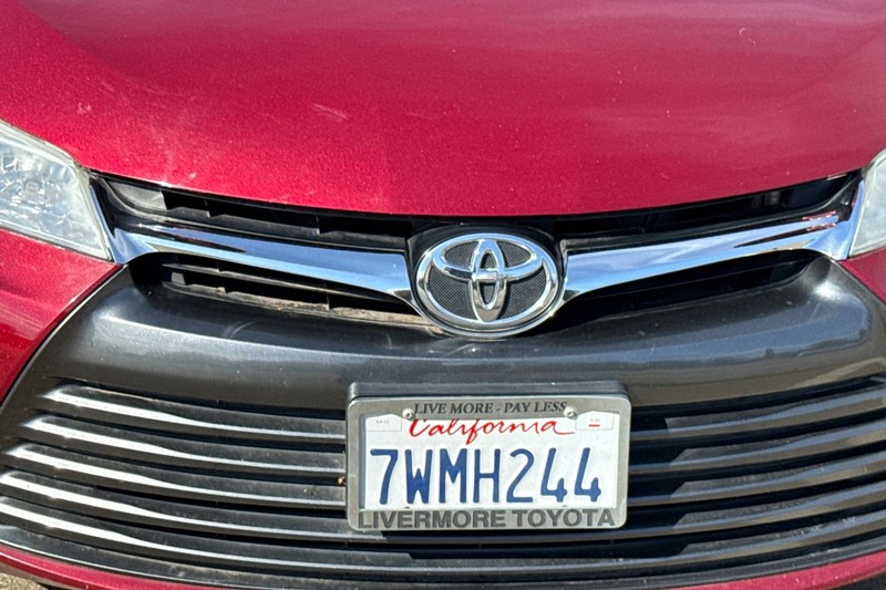Toyota Camry Vehicle Full-screen Gallery Image 43