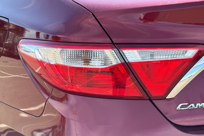 Toyota Camry Vehicle Full-screen Gallery Image 44