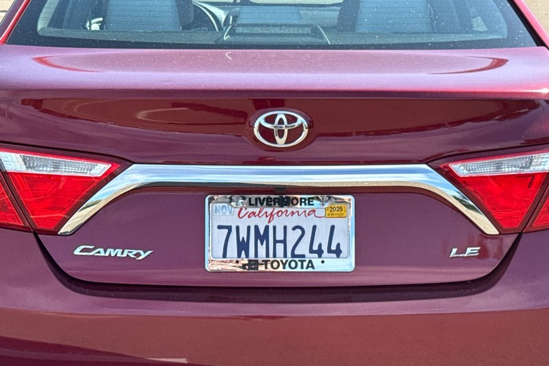 Toyota Camry Vehicle Full-screen Gallery Image 45