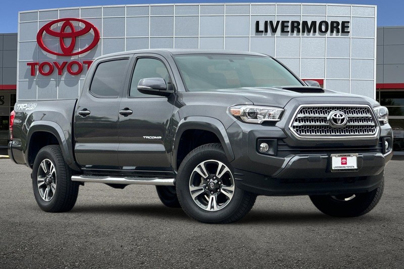 Toyota Tacoma Vehicle Full-screen Gallery Image 02