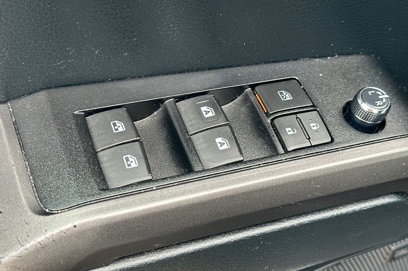 Toyota Tacoma Vehicle Full-screen Gallery Image 12
