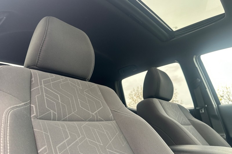 Toyota Tacoma Vehicle Full-screen Gallery Image 19