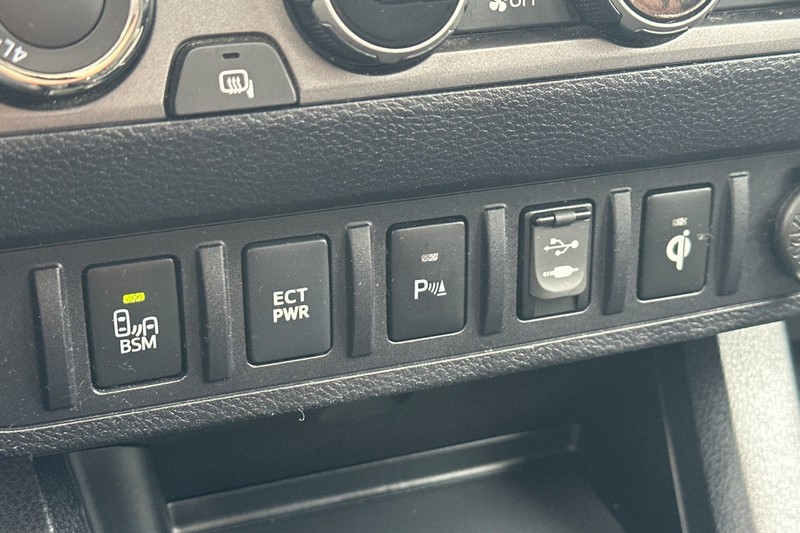 Toyota Tacoma Vehicle Full-screen Gallery Image 30