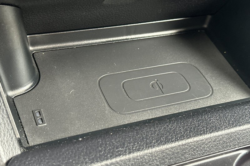 Toyota Tacoma Vehicle Full-screen Gallery Image 31