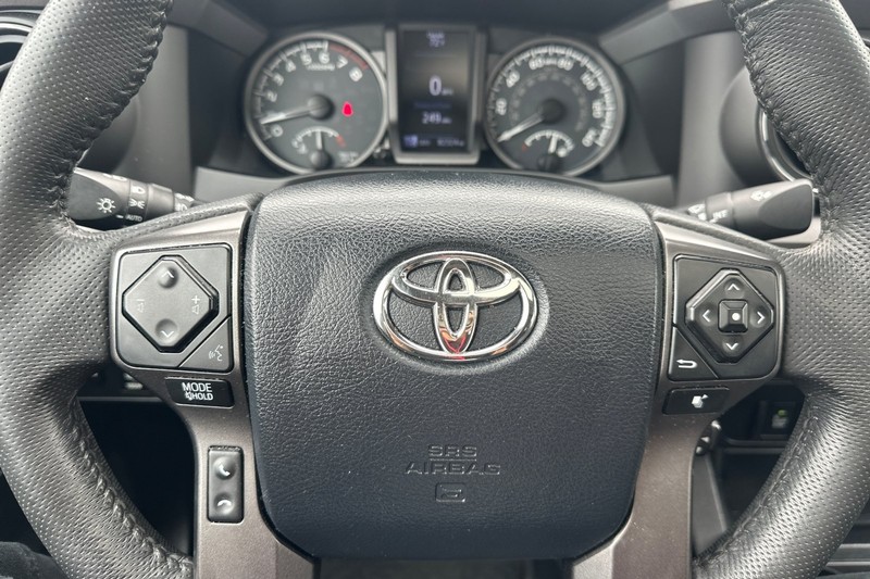 Toyota Tacoma Vehicle Full-screen Gallery Image 34