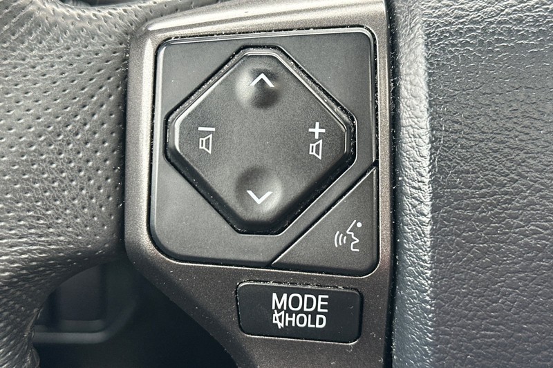 Toyota Tacoma Vehicle Full-screen Gallery Image 35