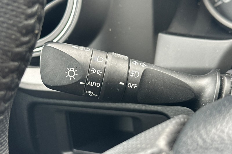 Toyota Tacoma Vehicle Full-screen Gallery Image 36