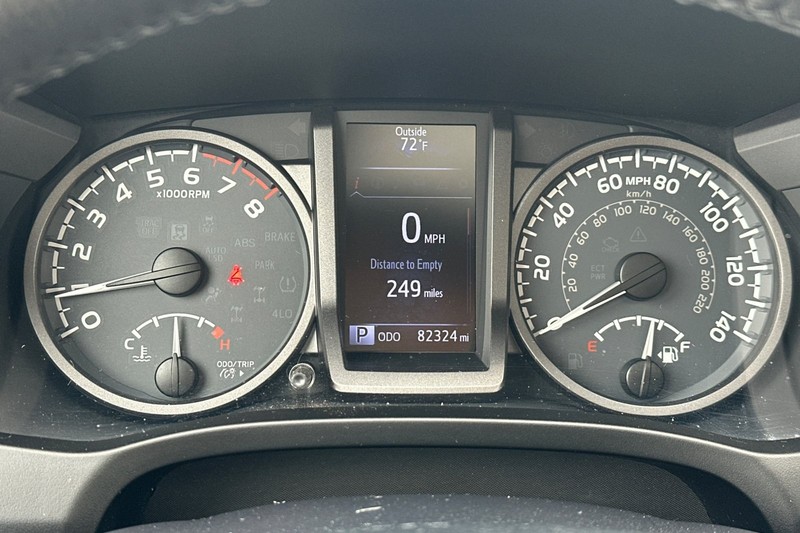 Toyota Tacoma Vehicle Full-screen Gallery Image 39