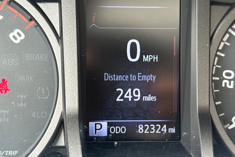 Toyota Tacoma Vehicle Full-screen Gallery Image 40