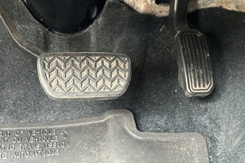 Toyota Tacoma Vehicle Full-screen Gallery Image 45