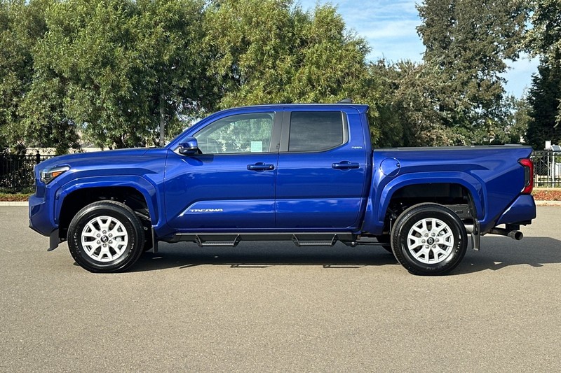 Toyota Tacoma 2WD Vehicle Full-screen Gallery Image 07