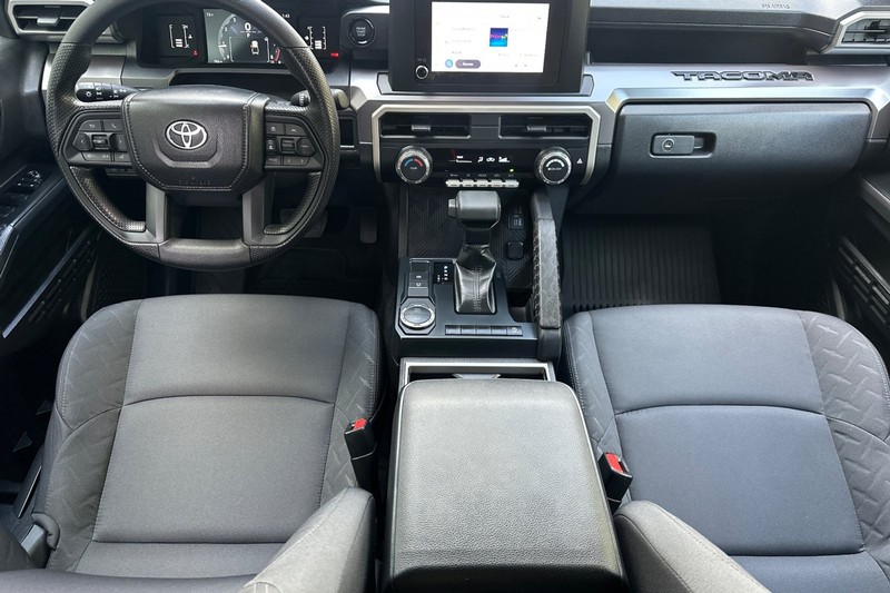Toyota Tacoma 2WD Vehicle Full-screen Gallery Image 15