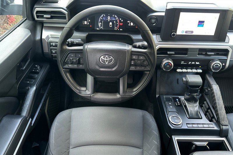Toyota Tacoma 2WD Vehicle Full-screen Gallery Image 16