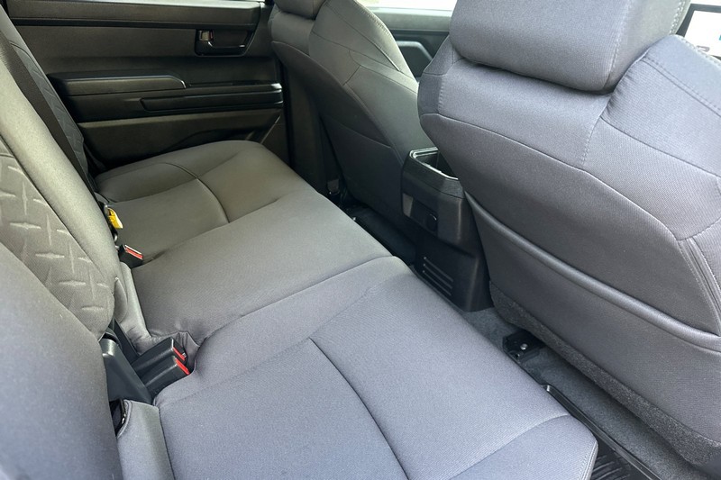 Toyota Tacoma 2WD Vehicle Full-screen Gallery Image 17