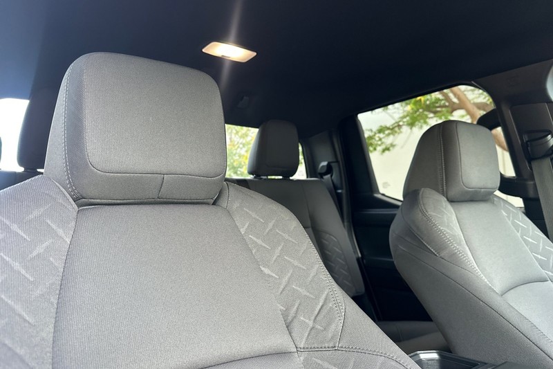 Toyota Tacoma 2WD Vehicle Full-screen Gallery Image 19