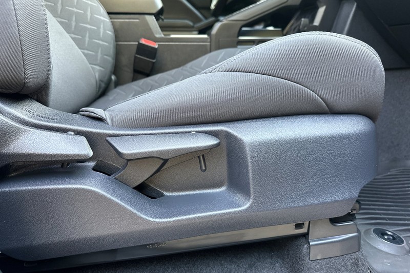 Toyota Tacoma 2WD Vehicle Full-screen Gallery Image 22
