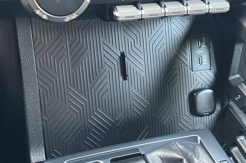 Toyota Tacoma 2WD Vehicle Full-screen Gallery Image 30