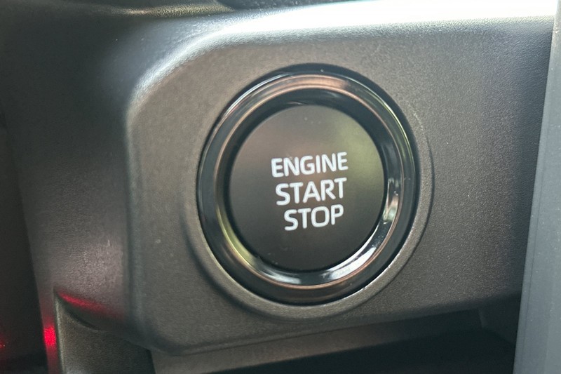 Toyota Tacoma 2WD Vehicle Full-screen Gallery Image 34