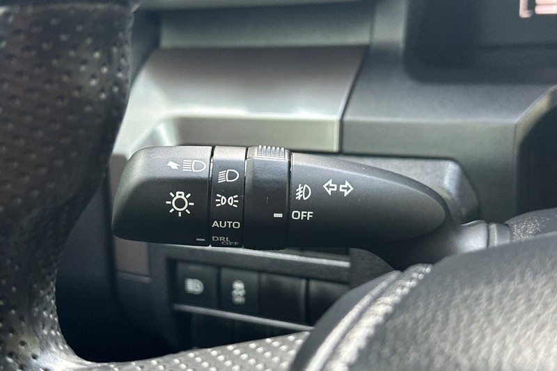 Toyota Tacoma 2WD Vehicle Full-screen Gallery Image 37
