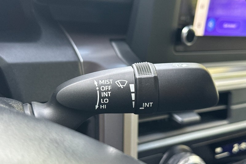 Toyota Tacoma 2WD Vehicle Full-screen Gallery Image 39