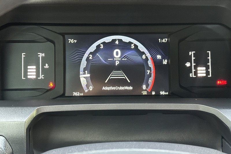 Toyota Tacoma 2WD Vehicle Full-screen Gallery Image 40
