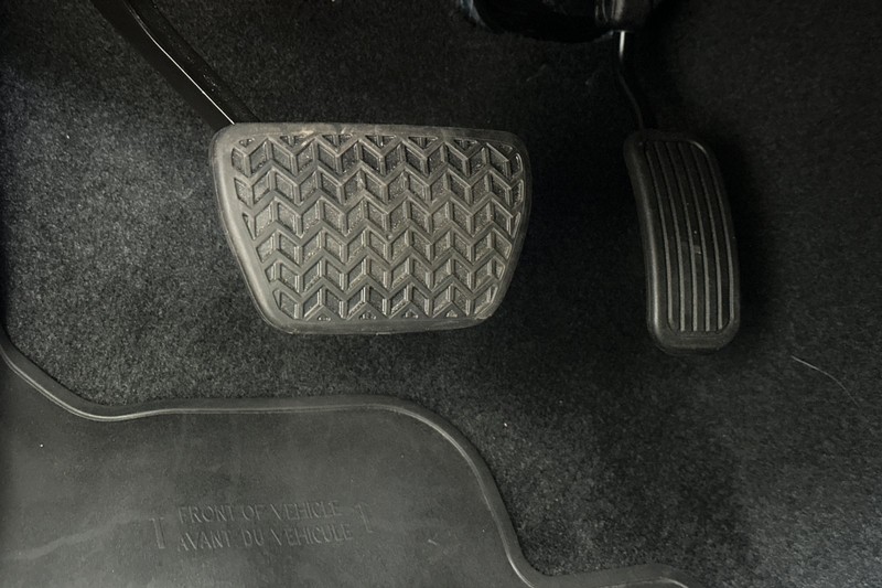 Toyota Tacoma 2WD Vehicle Full-screen Gallery Image 44