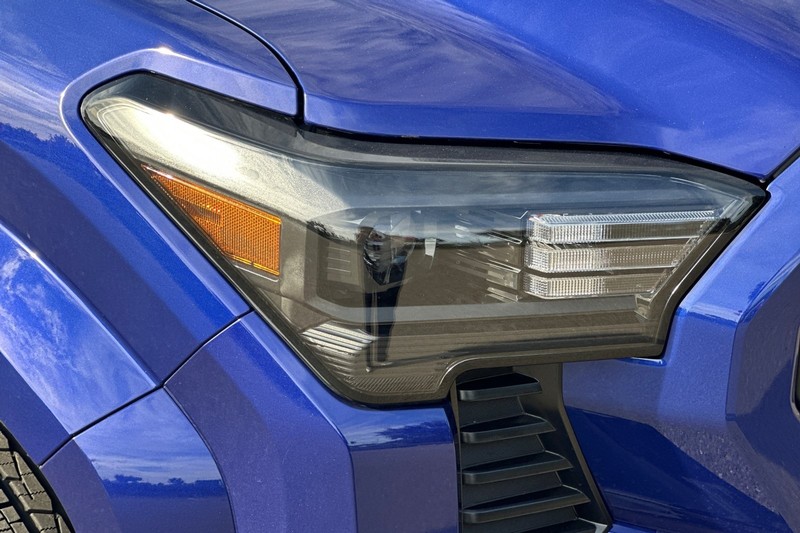 Toyota Tacoma 2WD Vehicle Full-screen Gallery Image 46