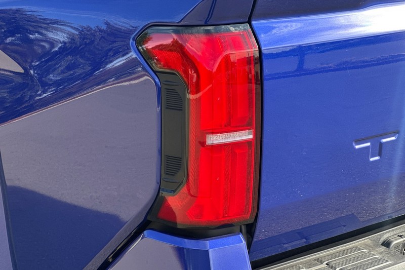 Toyota Tacoma 2WD Vehicle Full-screen Gallery Image 48