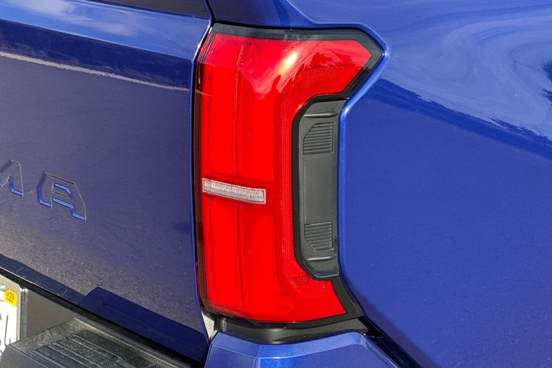 Toyota Tacoma 2WD Vehicle Full-screen Gallery Image 50
