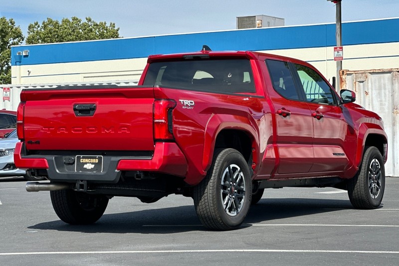 Toyota Tacoma 4WD Vehicle Full-screen Gallery Image 04
