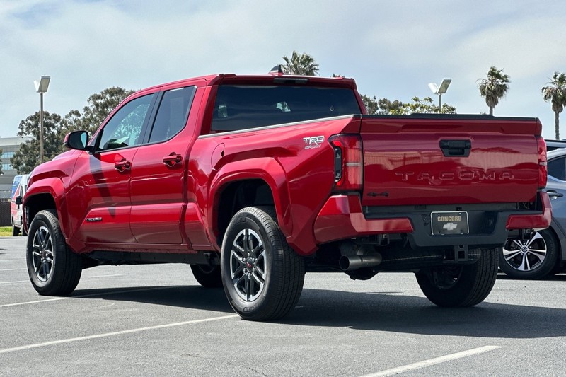Toyota Tacoma 4WD Vehicle Full-screen Gallery Image 06