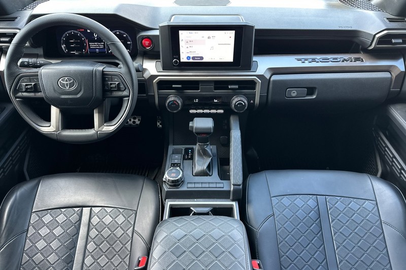 Toyota Tacoma 4WD Vehicle Full-screen Gallery Image 15