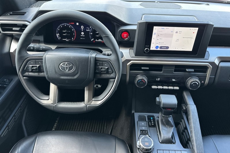 Toyota Tacoma 4WD Vehicle Full-screen Gallery Image 16