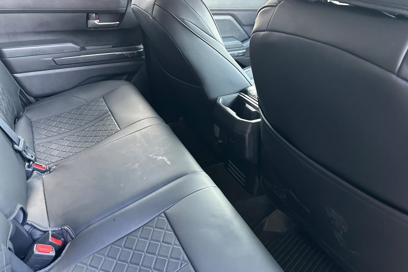 Toyota Tacoma 4WD Vehicle Full-screen Gallery Image 18