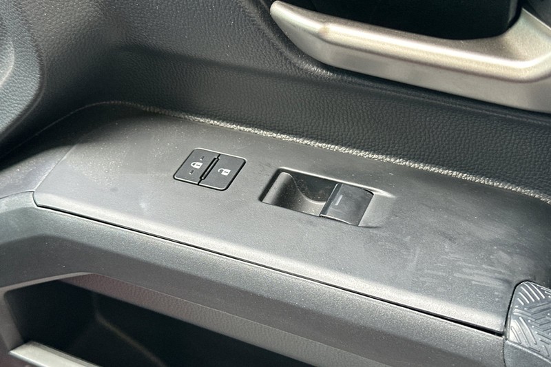 Toyota Tacoma 4WD Vehicle Full-screen Gallery Image 22