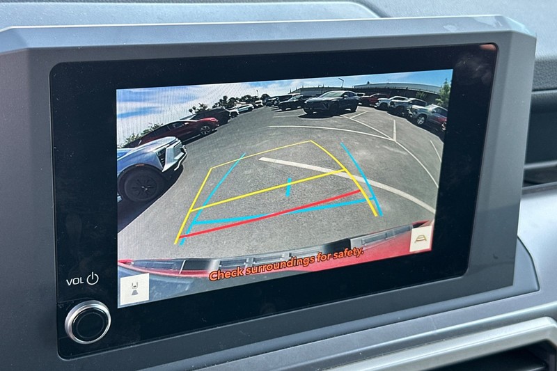 Toyota Tacoma 4WD Vehicle Full-screen Gallery Image 27