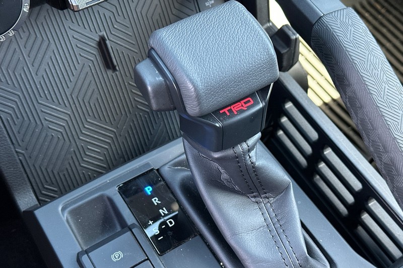 Toyota Tacoma 4WD Vehicle Full-screen Gallery Image 31