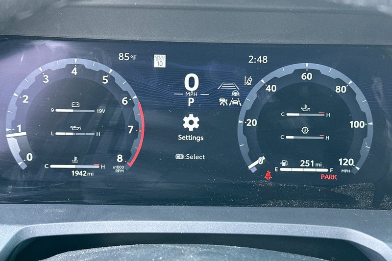 Toyota Tacoma 4WD Vehicle Full-screen Gallery Image 38