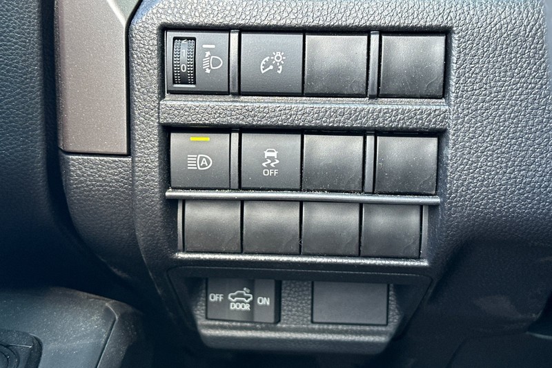 Toyota Tacoma 4WD Vehicle Full-screen Gallery Image 40