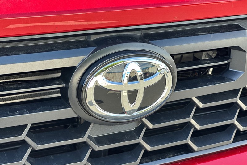 Toyota Tacoma 4WD Vehicle Full-screen Gallery Image 45