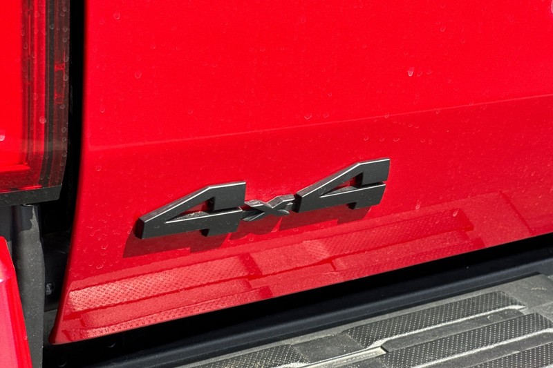 Toyota Tacoma 4WD Vehicle Full-screen Gallery Image 49