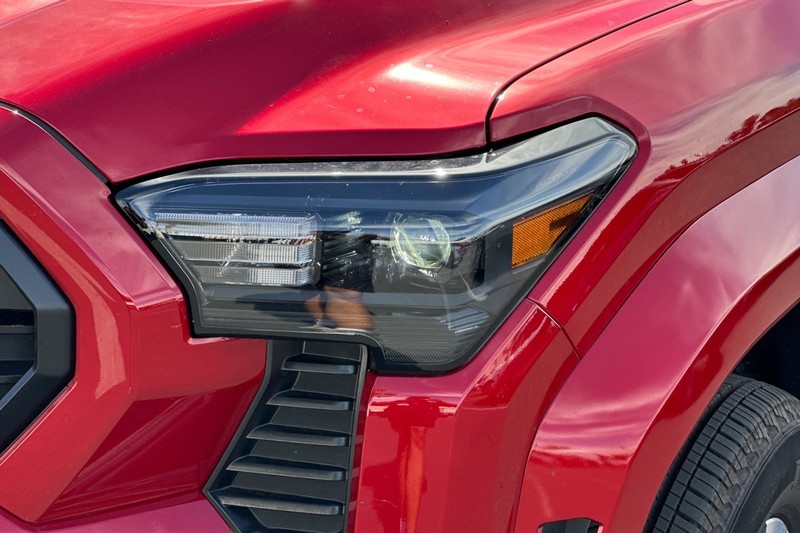 Toyota Tacoma 4WD Vehicle Full-screen Gallery Image 50