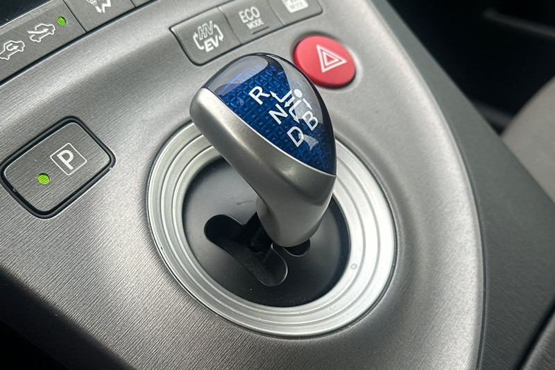 Toyota Prius Plug-In Vehicle Full-screen Gallery Image 33