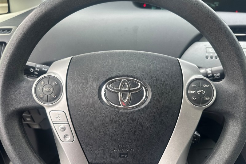 Toyota Prius Plug-In Vehicle Full-screen Gallery Image 35