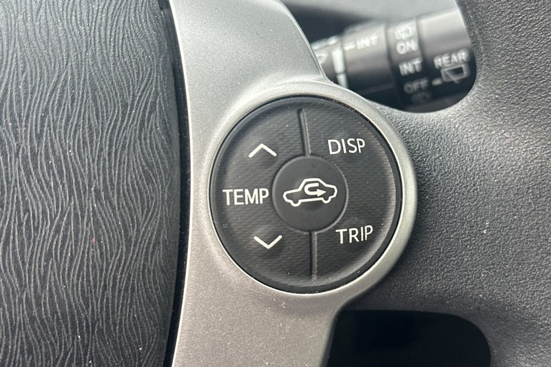 Toyota Prius Plug-In Vehicle Full-screen Gallery Image 38