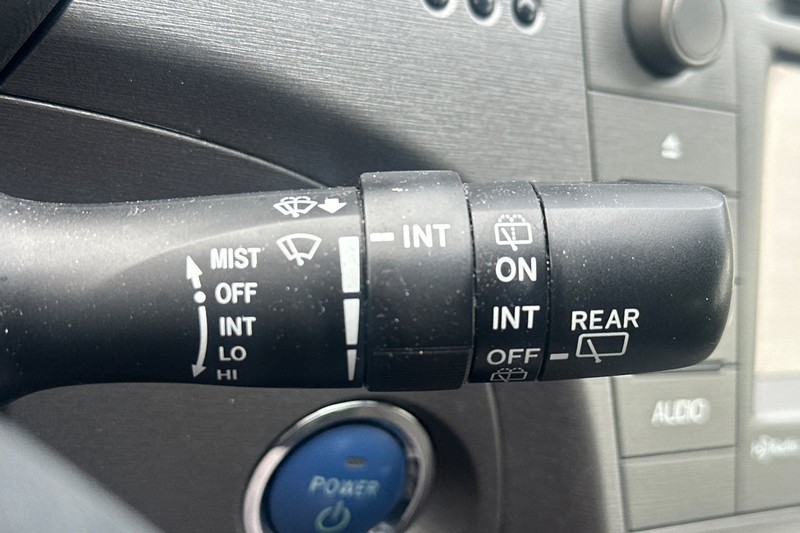 Toyota Prius Plug-In Vehicle Full-screen Gallery Image 39